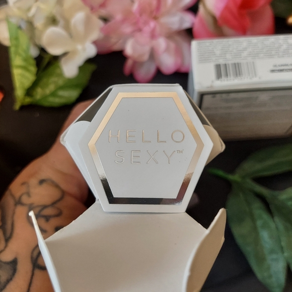 GlamGlow - Picture 4 of 6